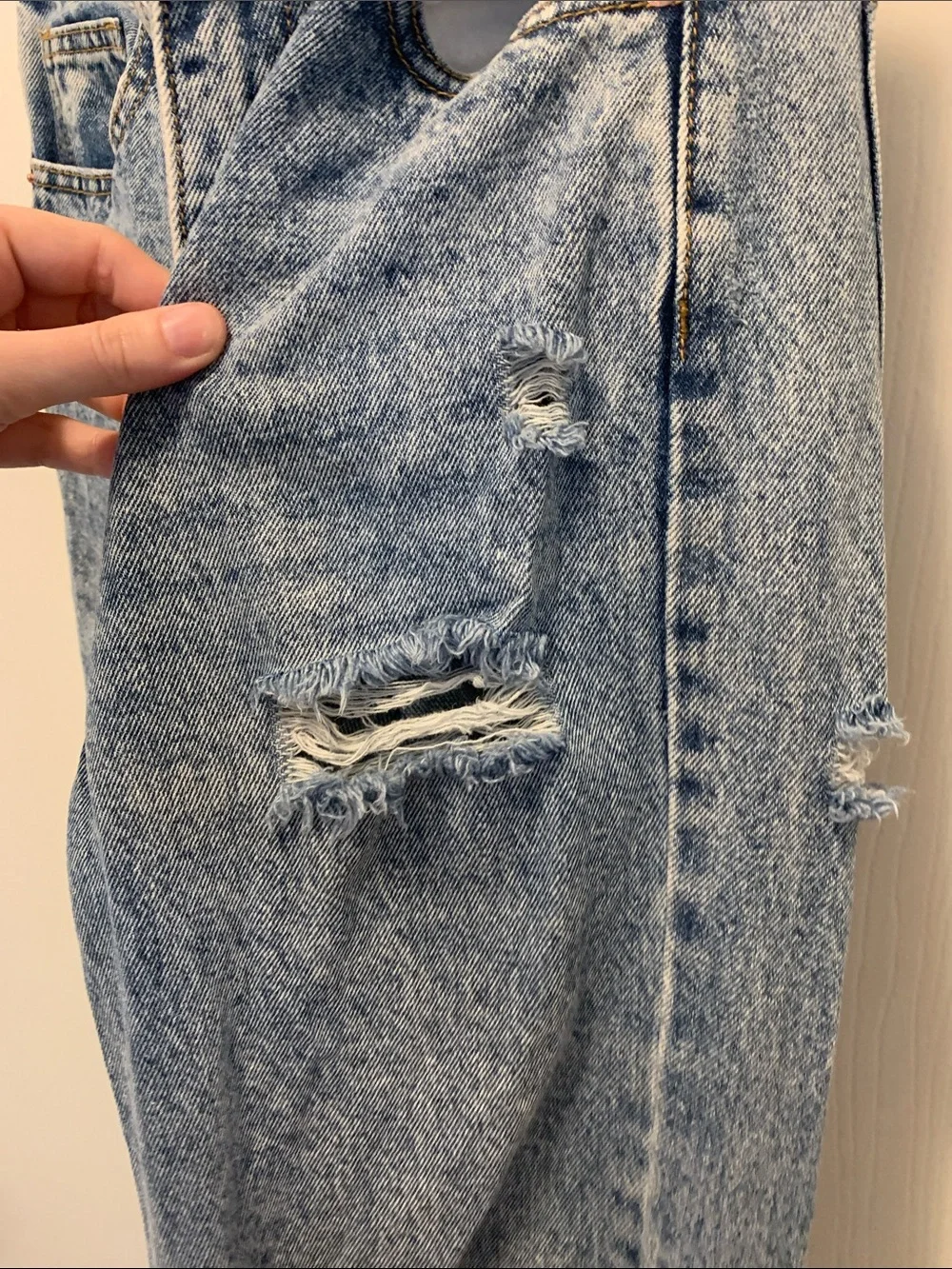 SHEIN Light Blue Distressed High-Rise Jeans